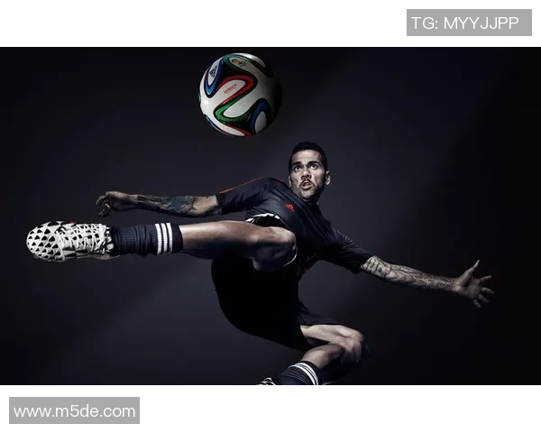 个性化足球明星墙纸定制图打造你的专属球迷空间